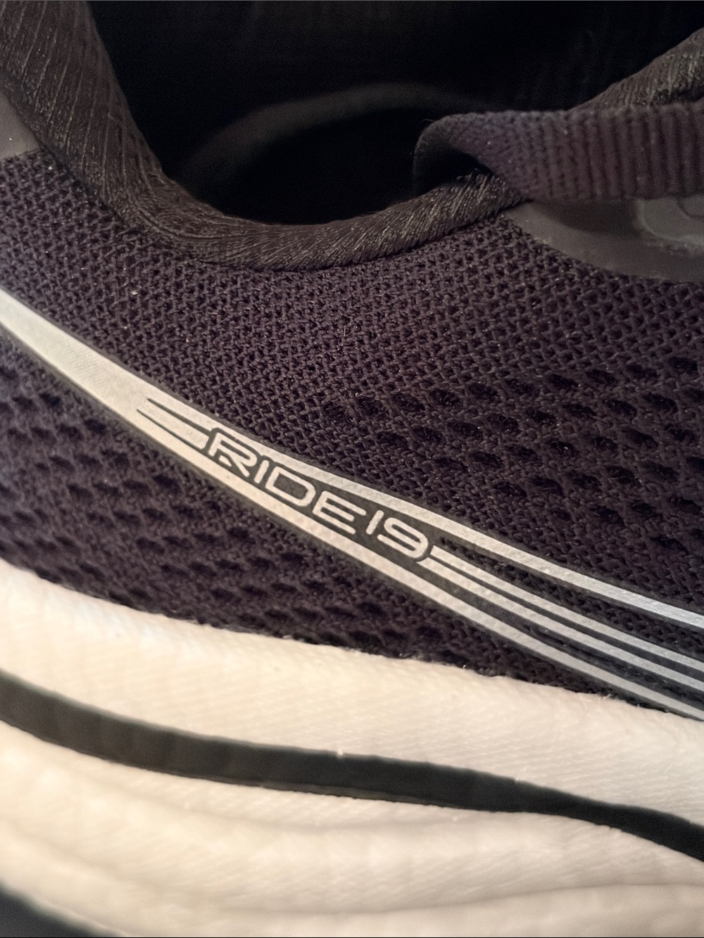 New never worn Saucony Ride 19 Athletic Shoes in Black and White - Picture 7 of 9